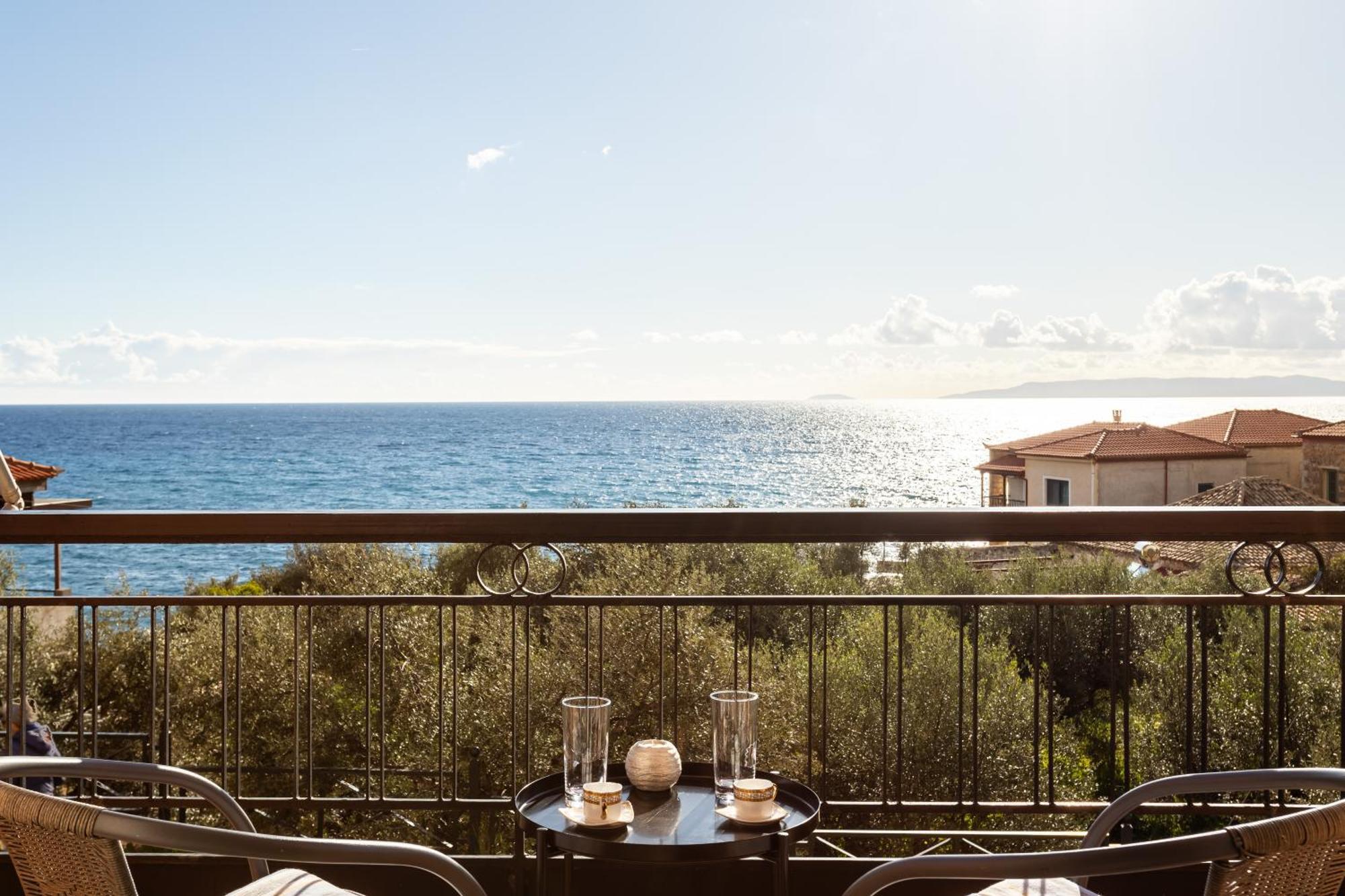 Sunset Serenity - Kardamili Seaside Getaway Exterior photo